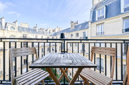 Elegant 170m2 Paris Apartment near Eiffel Tower