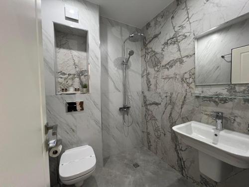 Koupelna v ubytování Хотел VIP APART HOUSE