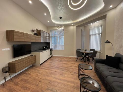 Kuchyň nebo kuchyňský kout v ubytování Хотел VIP APART HOUSE