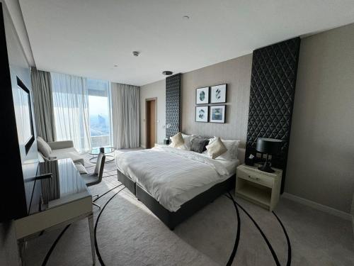 Llit o llits en una habitació de 4Leisure Suites DAMAC Esclusiva Towers