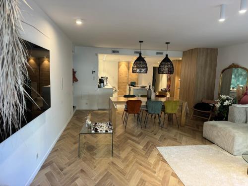 Photo de la galerie de l'établissement Superbe appartement avec deux suites parentales au cœur de Marseille avec parking, à Marseille