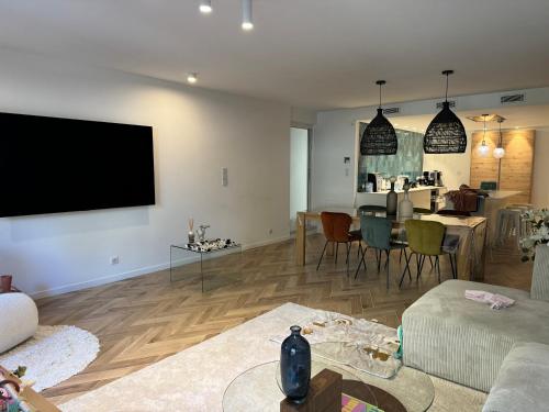 Photo de la galerie de l'établissement Superbe appartement avec deux suites parentales au cœur de Marseille avec parking, à Marseille