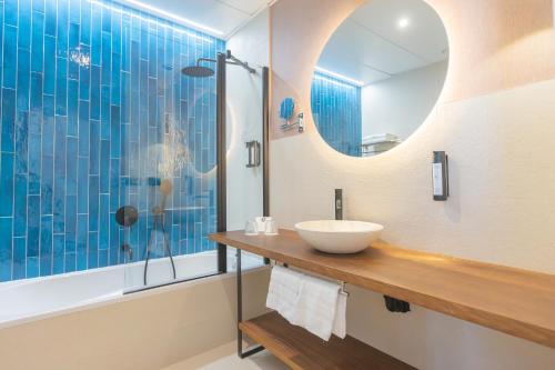 a bathroom with a sink and a shower at Soho Boutique Cádiz in Cádiz