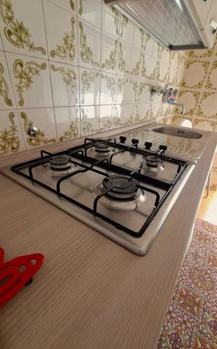 a stove top oven sitting in a kitchen at AAUT IL NOCE LEIVI codice CITRA 010029-LT-0025 in Leivi