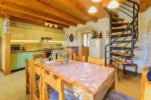 Dapur atau dapur kecil di Villa Loreta by IstriaLux