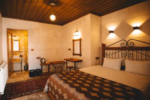 Letto o letti in una camera di Çavuşin Cave House-Cappadocia