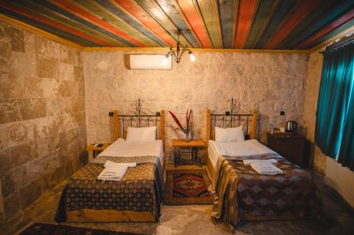 Letto o letti in una camera di Çavuşin Cave House-Cappadocia