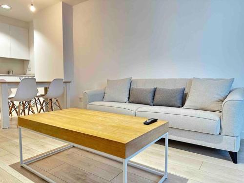 Jacinto Benavente 15, 1L con Parking gratis by YBH