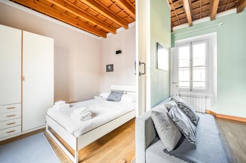 Posteľ alebo postele v izbe v ubytovaní Milano Porta Venezia & Città Studi Apartment