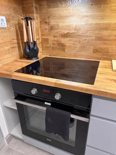 a kitchen with a stove top oven under a counter at Aparthotel Zabrze, Apartament Agnieszka in Zabrze