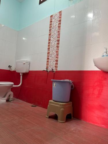Ένα μπάνιο στο DSS HOME STAY Just 500 Meter Girivalam Road