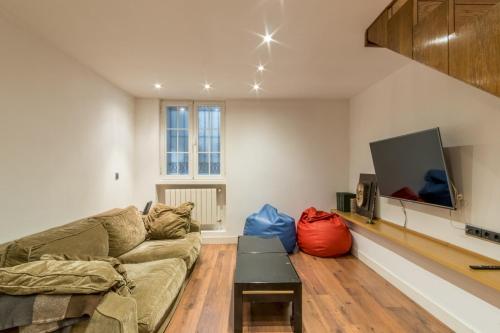 Downtown Duplex - 2 Bedrooms 2 Bathrooms - Opera