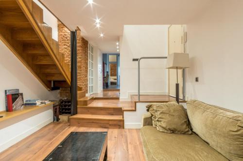 Downtown Duplex - 2 Bedrooms 2 Bathrooms - Opera