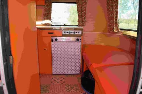 a drawing of a kitchen with a stove and a window at La Eriba Toinette in Nort-sur-Erdre