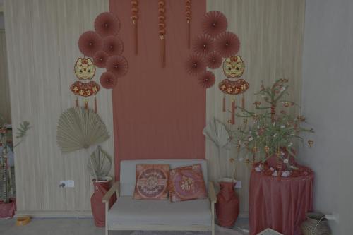 a room with a chair and a table with decorations at Rich Villa 度假庄园 in Semporna