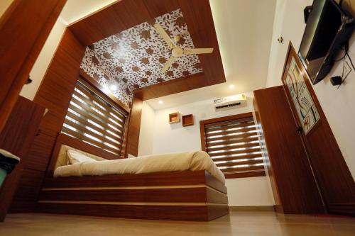 a room with a bed and a window in it at Gateway Airport Hotel in Kannur