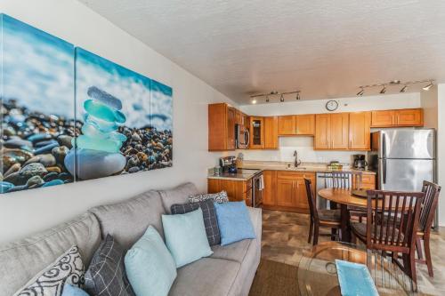 Deluxe Ocean View Condo on 31st Floor - Free Parking & Wifi! condo_2