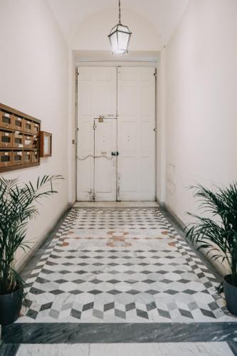 a hallway with a black and white checkered floor at Imperial Rhome Guest House in Rome