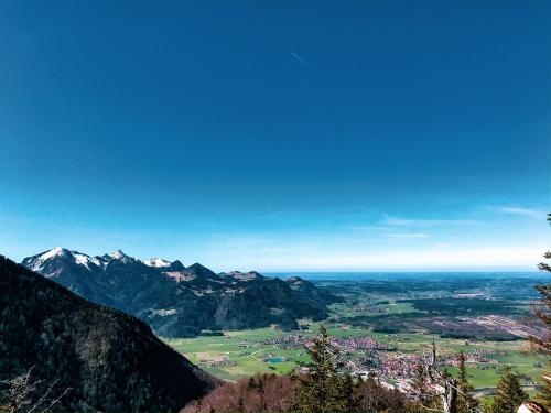 a view of a town in a valley in the mountains at Ferienhaus Seerose in Übersee