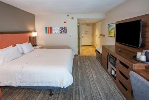 Letto o letti in una camera di Hampton Inn Pensacola-Airport