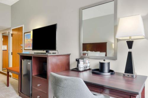 Μια τηλεόραση ή/και κέντρο ψυχαγωγίας στο Hampton Inn Mobile-I-10/Bellingrath Gardens
