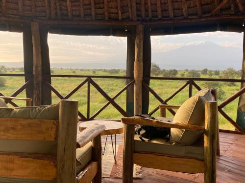 Amboseli Discovery Campにあるシーティングエリア