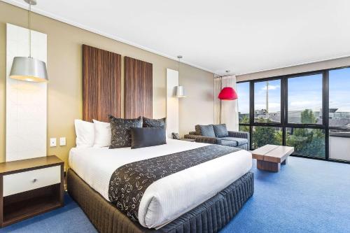 Quality Hotel Taylors Lakes Image