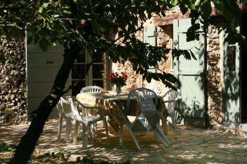 Gambar di galeri bagi Le Jas charming Mas in Provence with shared pool nature calm space di Flayosc