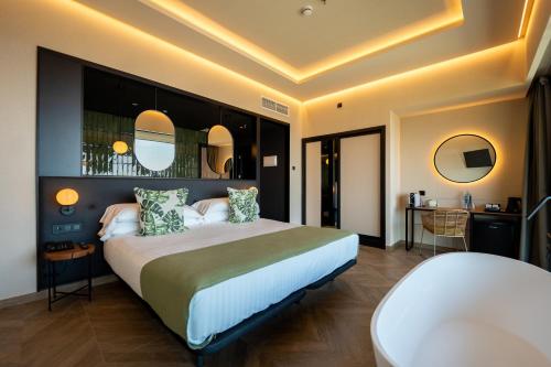 a hotel room with a large bed and a bathroom at Hotel Primavera Park in Benidorm