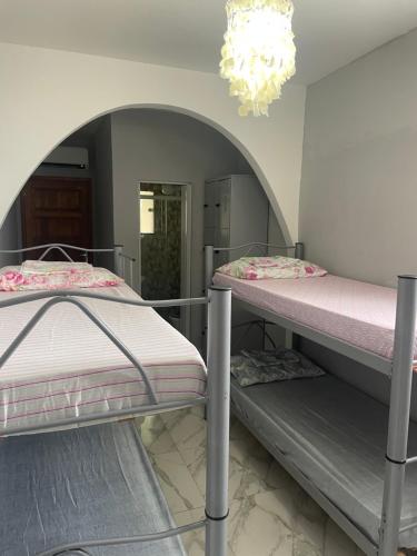 two bunk beds in a room with a chandelier at Escondidinho Bar, hostel e casa de festas in Rio de Janeiro