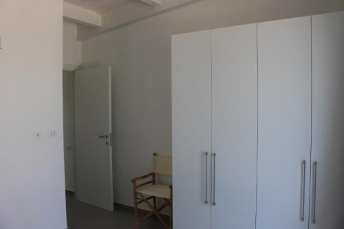 a room with white cabinets and a chair at Dimore di Mare in Termoli
