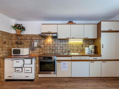 Kuchyňa alebo kuchynka v ubytovaní Apartment Grissemann by Interhome