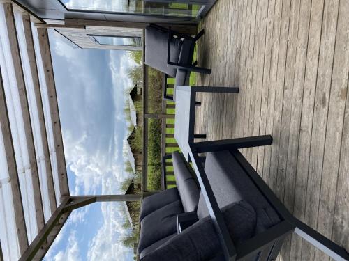 a room with a view of the sky from a glass floor at Holiday Home Natuurlijk de Veenhoop by Interhome in De Veenhoop