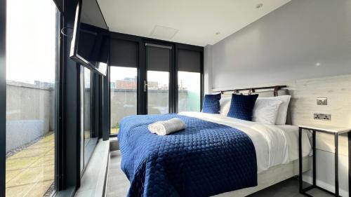 a bedroom with a large bed with a blue blanket at Wellington Temple Bar in Dublin