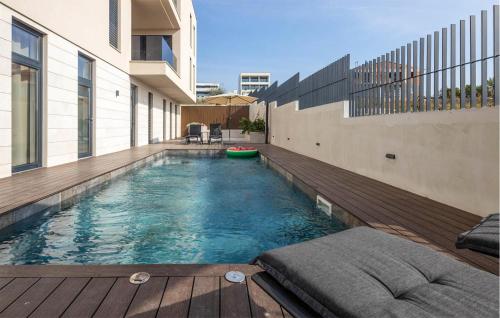 Kolam renang di atau dekat dengan Cozy Apartment In Sveti Filip I Jakov