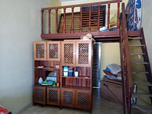 a room with a bunk bed and a ladder at Recanto Averomar in Itanhaém