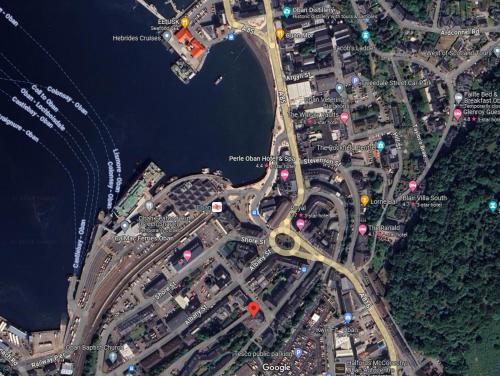 un mapa de una ciudad con carreteras y tráfico en Campbell Street Apartments, en Oban