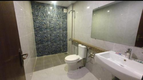 Bilik mandi di Intellectual Inn - Spring North Ph7 Bahria Town