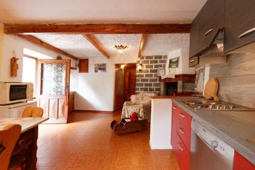Köök või kööginurk majutusasutuses Appartamento Il Ciclamino
