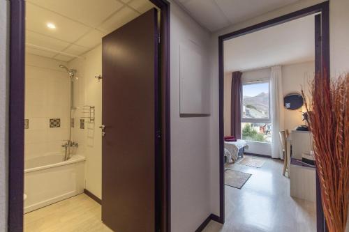 Un baño de Tithome 1 - Gare, centre ville, vue montagne et château