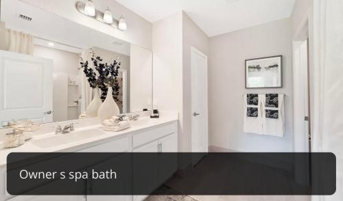 Koupelna v ubytování Beautiful Brand new 3bedroom home