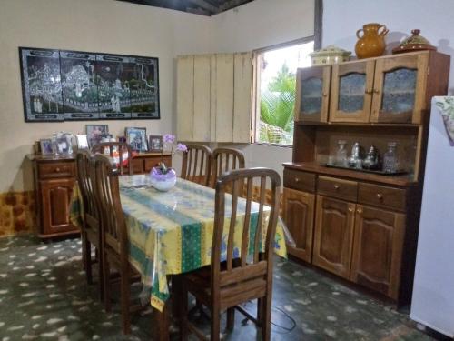 a dining room with a table and chairs and a window at Casa da Prosperidade in Presidente Figueiredo