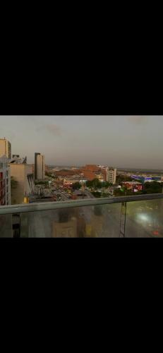 een uitzicht op de stad vanaf de top van een gebouw bij Edificio owen in Barranquilla
