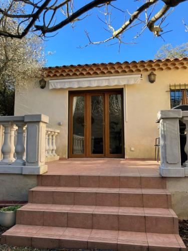 Photo de la galerie de l'établissement *Nouveau* Maison T2 en Provence, à Saint-Mitre-les-Remparts