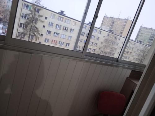 a window with a view of a building at Apartamenty na doby in Siedlce