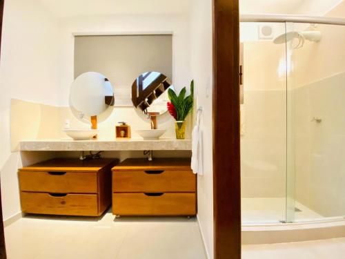 a bathroom with a sink and a mirror at Pousada Agua de Coco in Arraial d'Ajuda