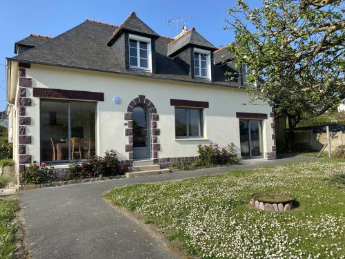 608 - Maison deux chambres entièrement rénovée à quelques pas de la plage et du centre