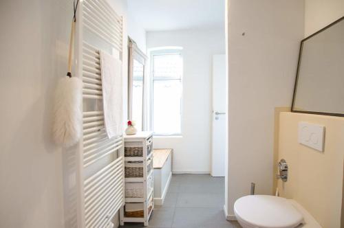 a bathroom with a toilet and a window at Ein Tag am Meer in Schashagen