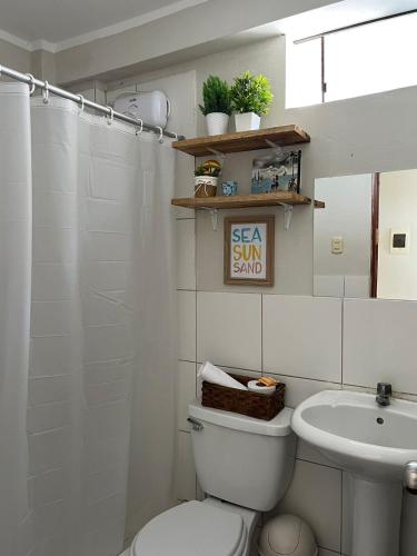 Kylpyhuone majoituspaikassa Chanos Apart-Hotel