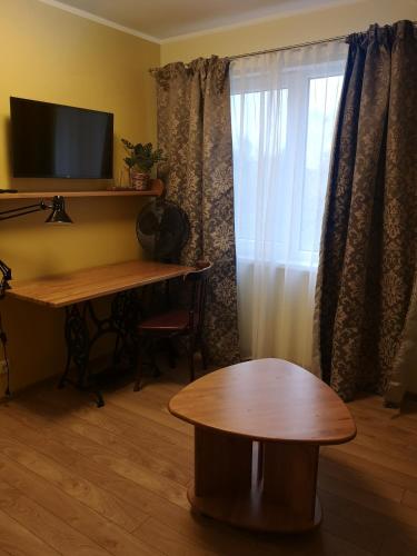 TV a/nebo společenská místnost v ubytování Hotel Senlīči